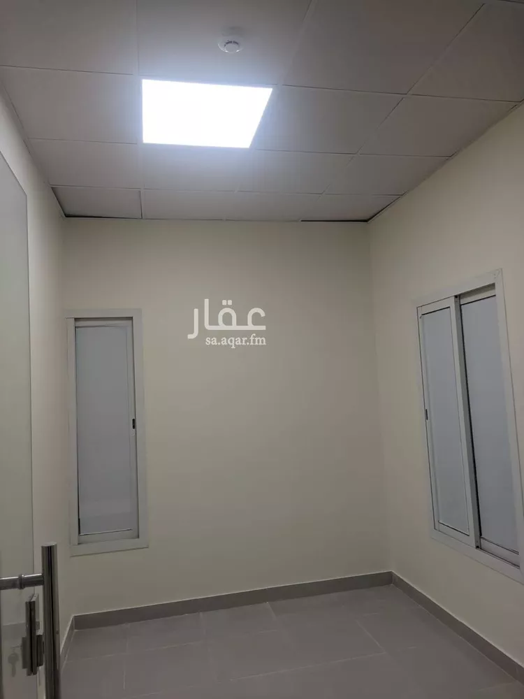 مكتب تجاري للإيجار في شارع المتنبي, حي الملز, مدينة الرياض, منطقة الرياض صورة 4