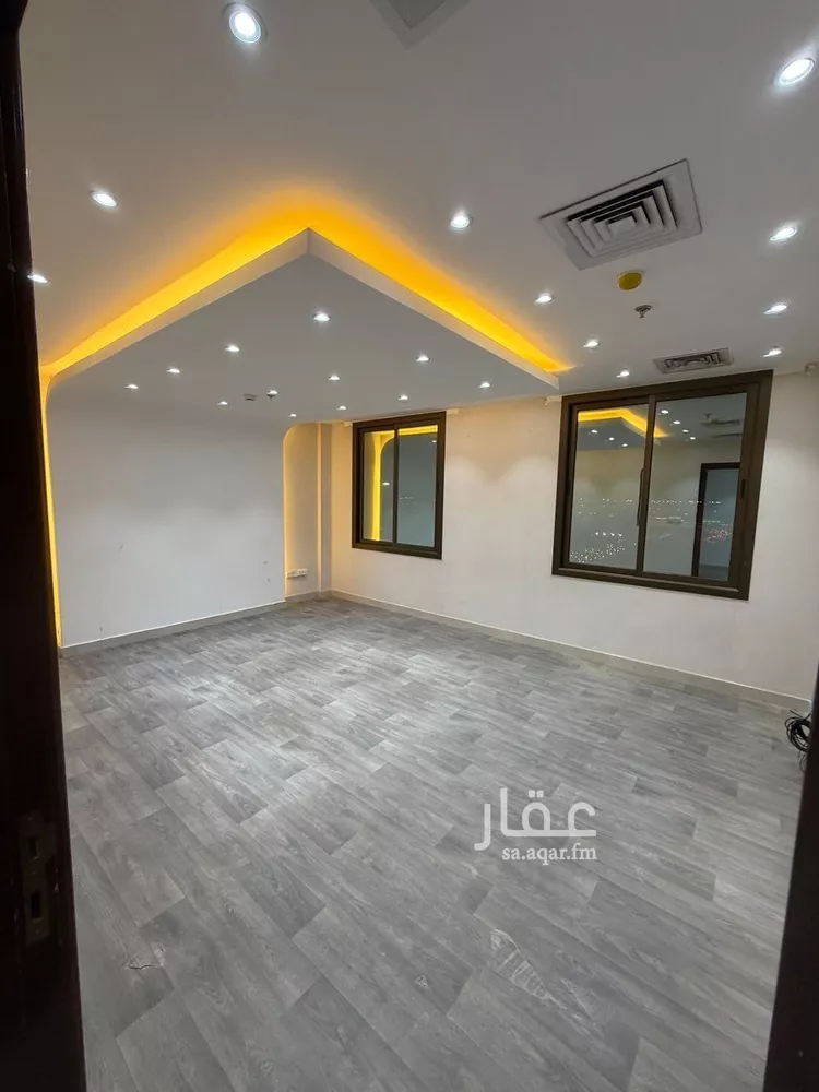 مكتب تجاري للإيجار في شارع الجامعة, حي الملز, مدينة الرياض, منطقة الرياض صورة 3