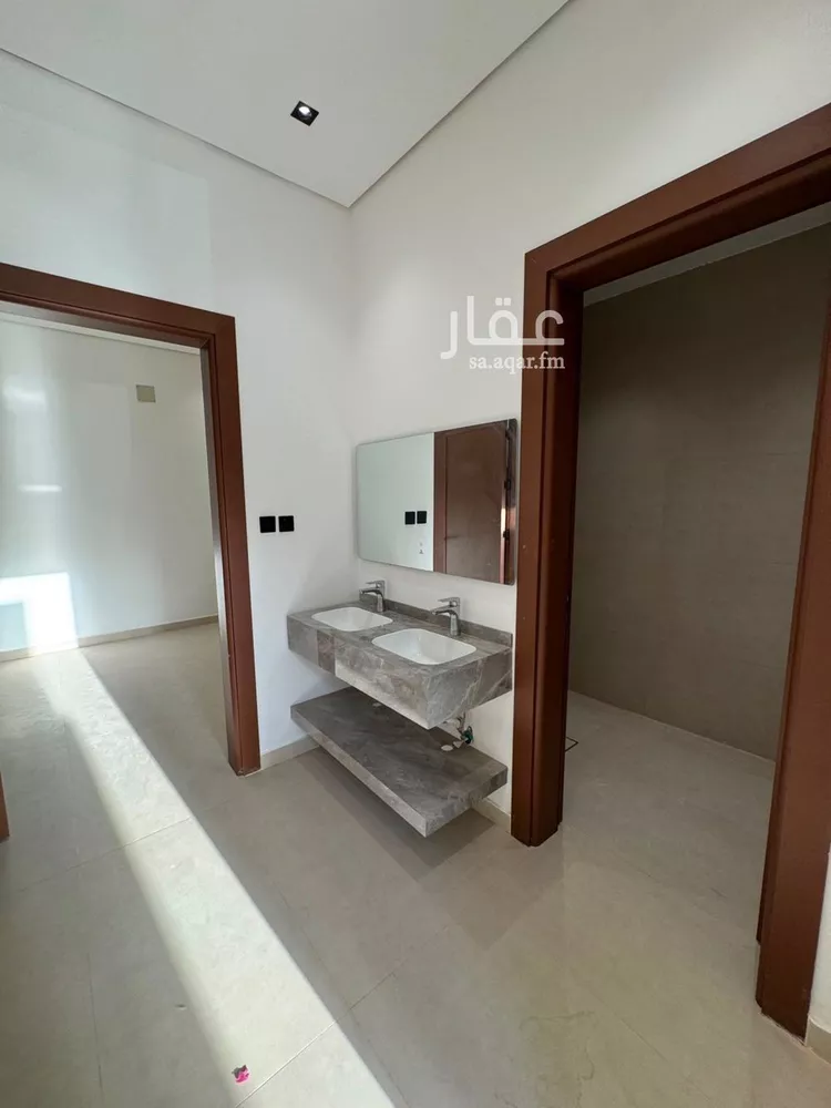 دور للبيع في شارع المجاز, حي الحزم, مدينة الرياض, منطقة الرياض 8