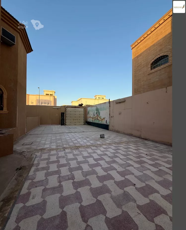 فيلا للبيع في شارع حاتم بن ظافر, حي القادسية, مدينة بريده, منطقة القصيم صورة 3