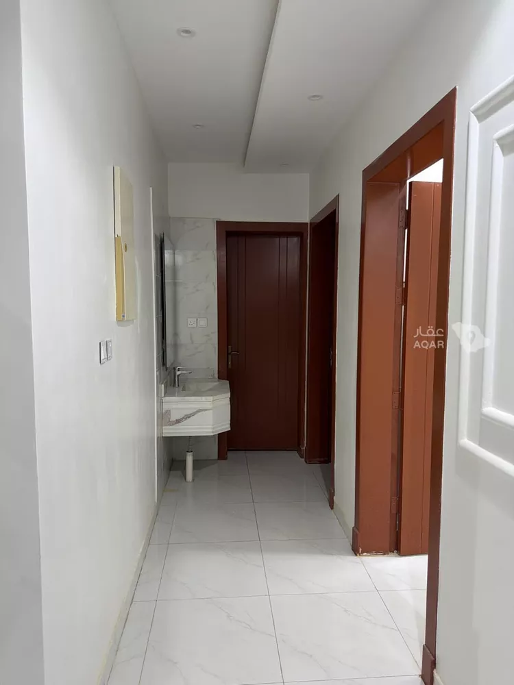 Floor for Rent in Riyadh Uhud 5
