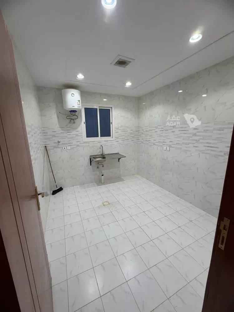 Floor for Rent in Riyadh Uhud 9
