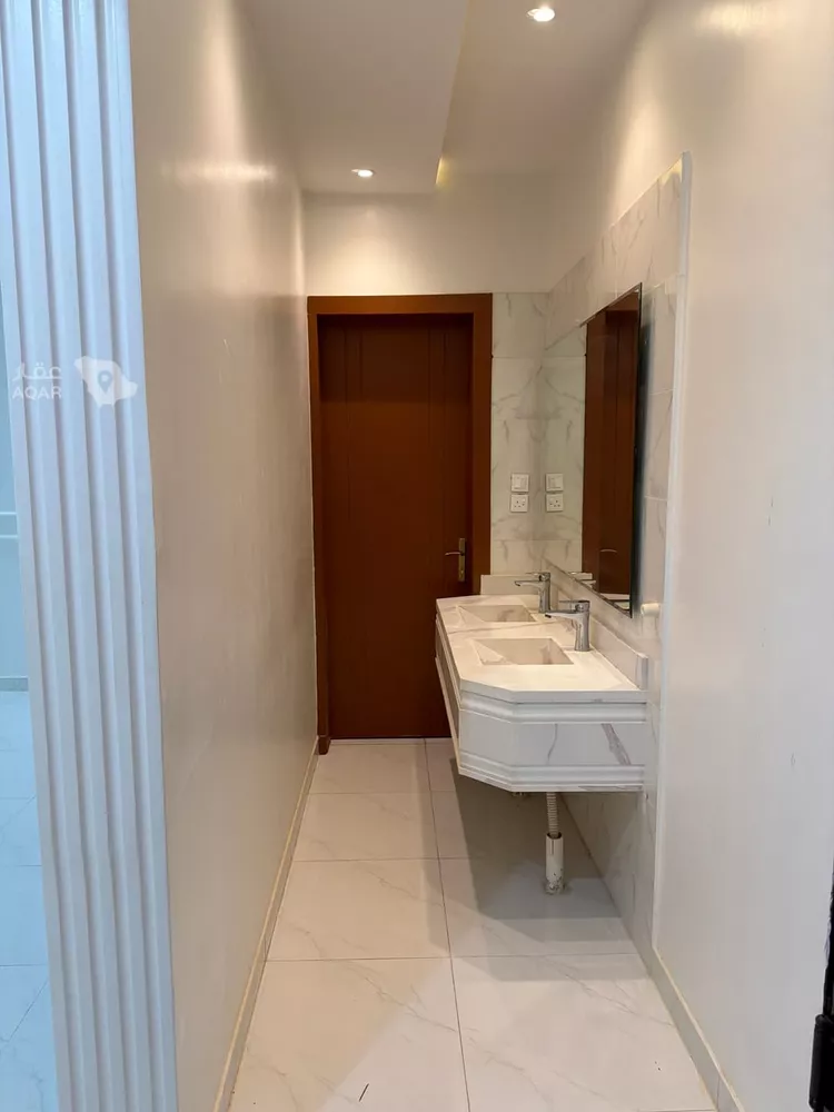 Floor for Rent in Riyadh Uhud 13