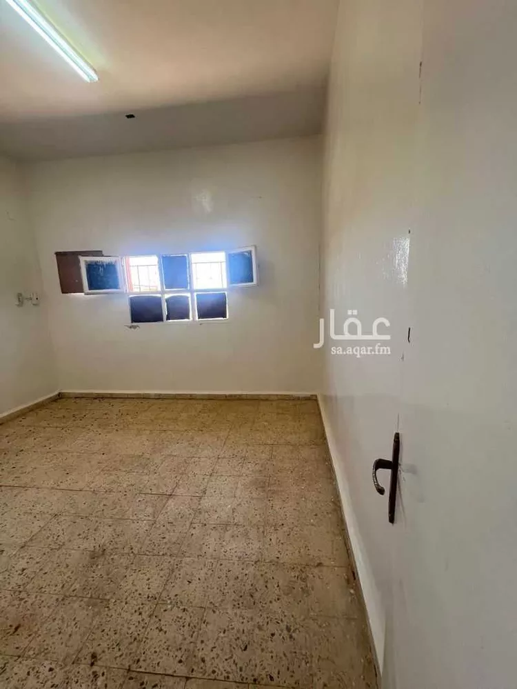 شقة للإيجار في شارع ابن النفيس ، حي اليرموك ، طريف ، طريف صورة 3