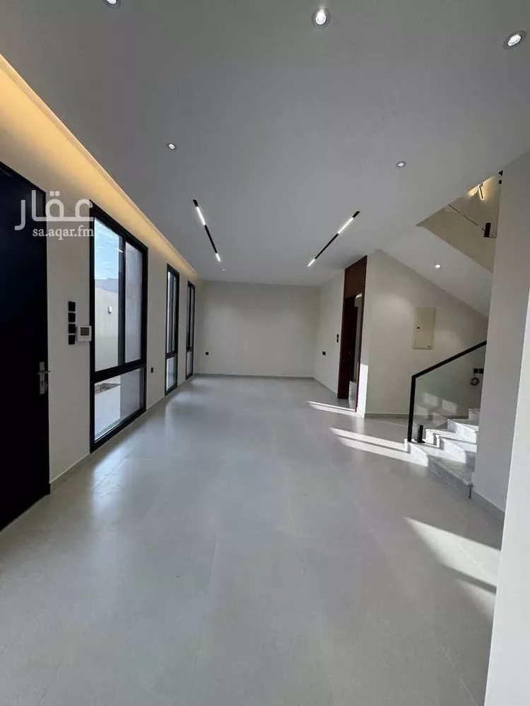 فيلا للبيع في شارع محمد الحصري, حي المصيف, مدينة عنيزة, منطقة القصيم صورة 3