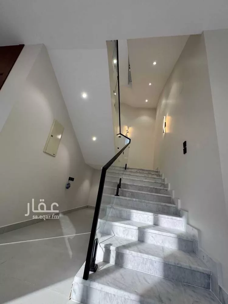 فيلا للبيع في شارع محمد الحصري, حي المصيف, مدينة عنيزة, منطقة القصيم صورة 4