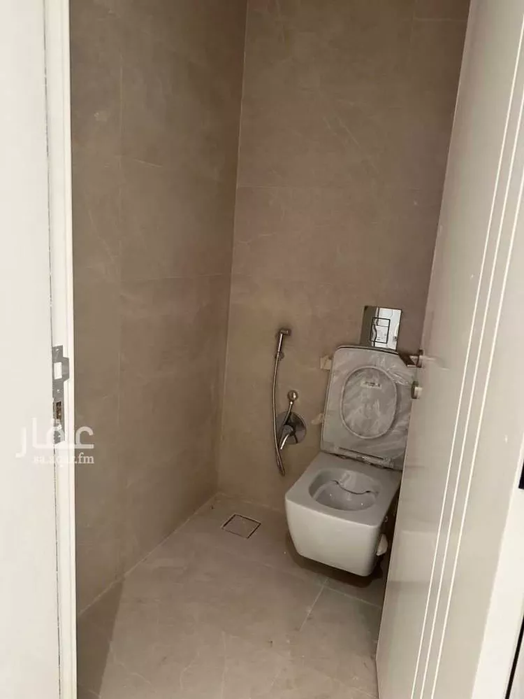 شقة للإيجار في شارع الفرزدق, حي الضباط, مدينة الرياض, منطقة الرياض 8