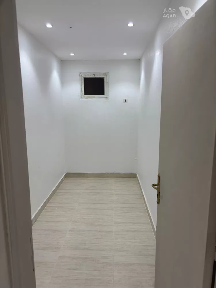 Floor for Rent in Riyadh Jarir 7