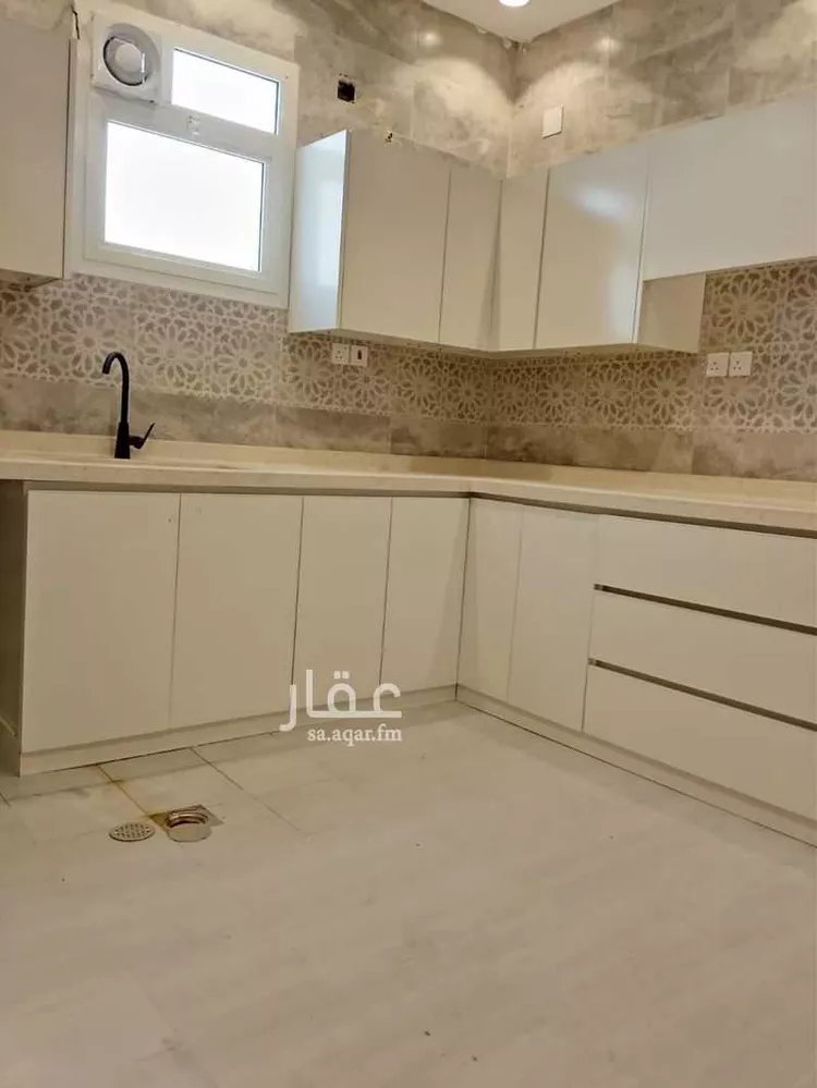 عمارة للإيجار في شارع عائشة بنت ابي بكر, حي السويدي, مدينة الرياض, منطقة الرياض 15