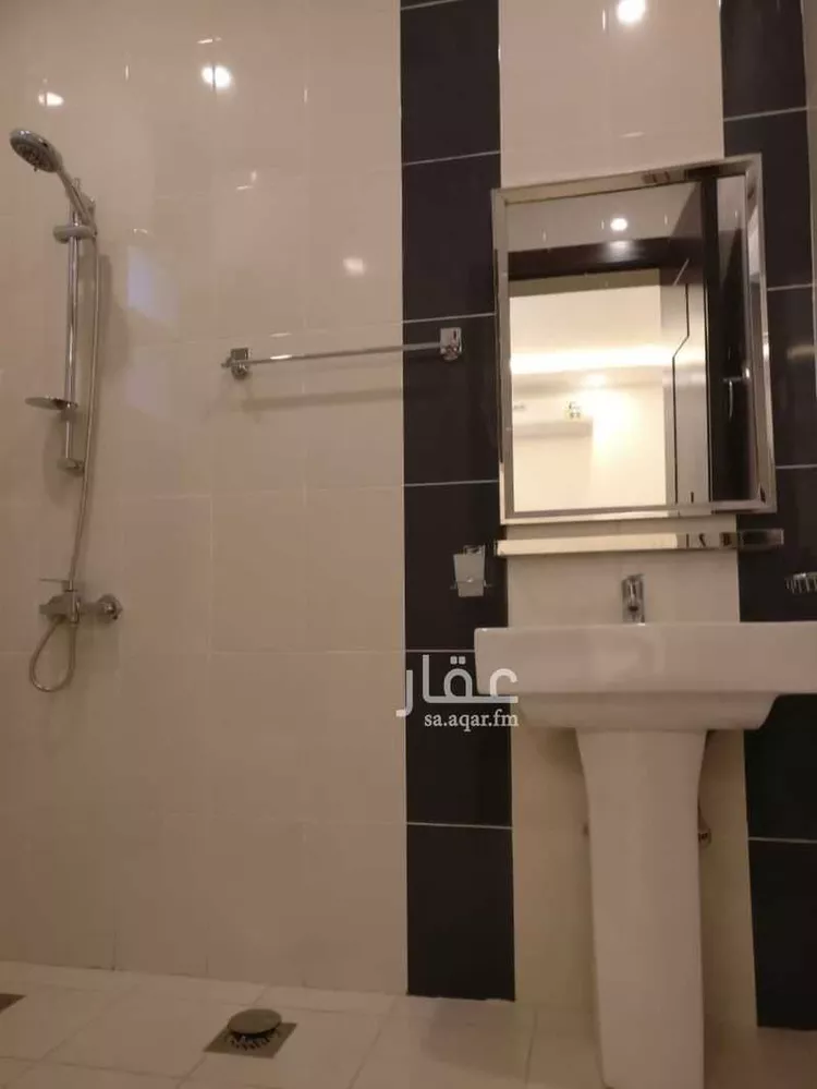 Floor for Rent in Ad Diriyah Al Khalidiyah صورة 5