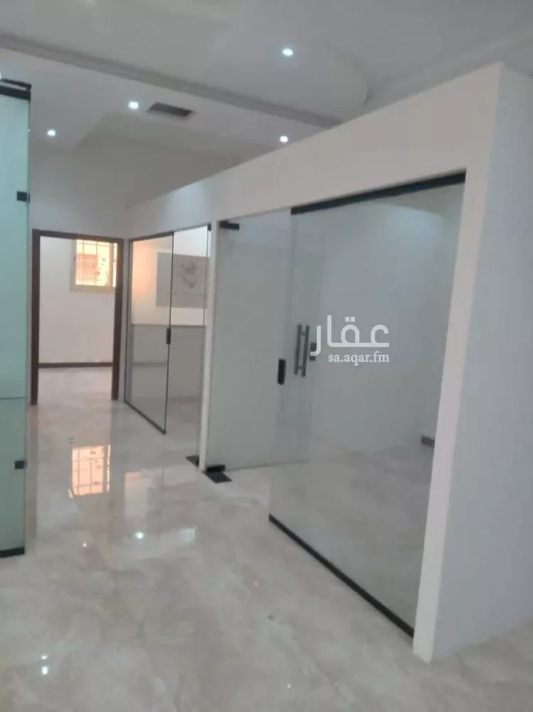 مكتب تجاري للإيجار في شارع الشيخ حسن بن حسين بن علي, حي إشبيلية, مدينة الرياض, منطقة الرياض