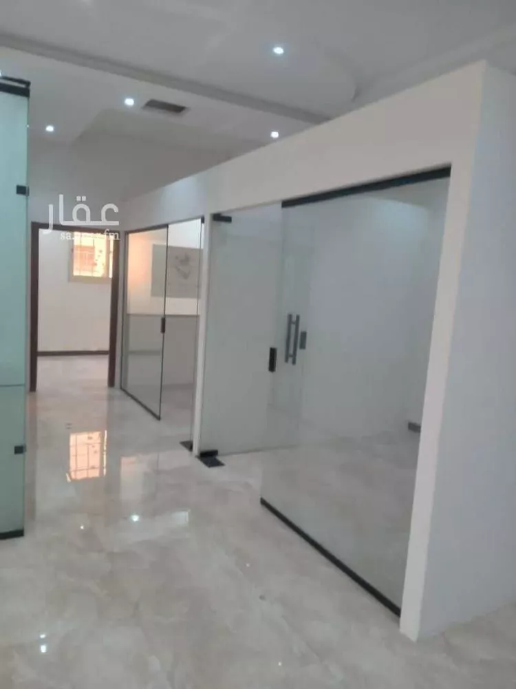 مكتب تجاري للإيجار في شارع الشيخ حسن بن حسين بن علي, حي إشبيلية, مدينة الرياض, منطقة الرياض