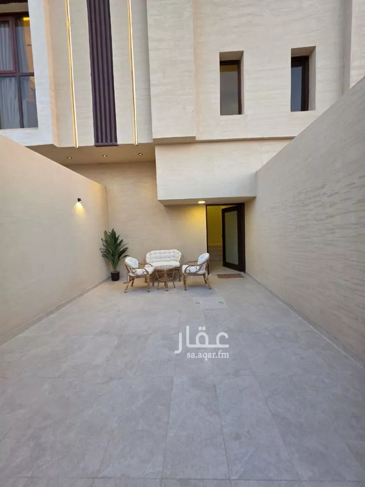 Floor for Sale in Riyadh Okaz 16