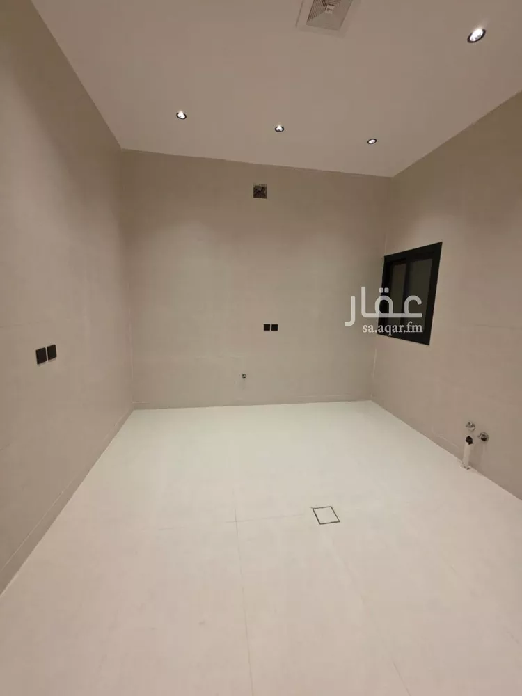 Floor for Sale in Riyadh Okaz 14