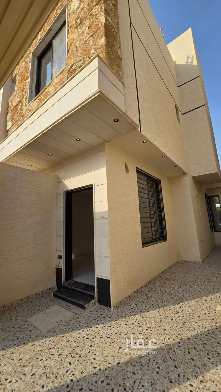 دور للبيع في شارع كعب بن زيد الأنصاري, حي طيبة, مدينة الرياض, منطقة الرياض صورة 3