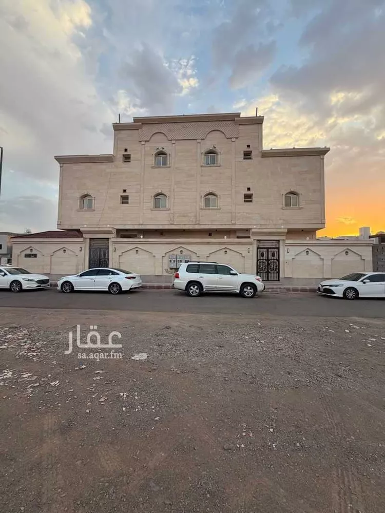 Building for Sale in Medina King Fahd