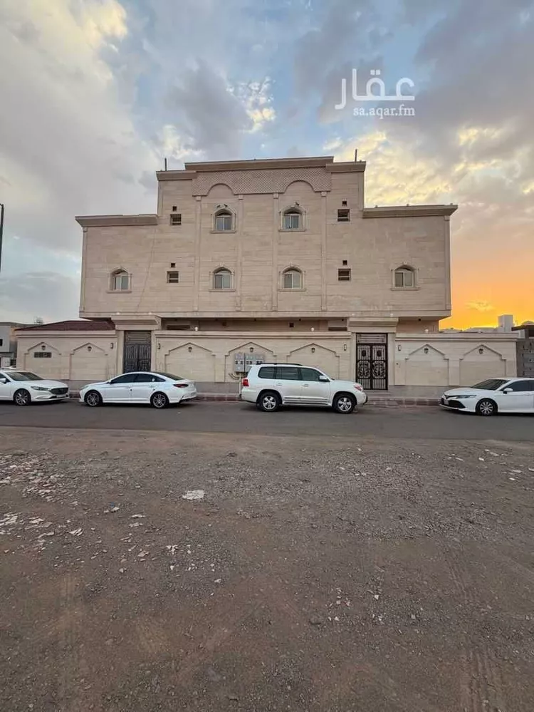 عمارة للبيع في شارع قتادة ابن دعامة, حي الملك فهد, مدينة المدينة المنورة, منطقة المدينة المنورة صورة 2