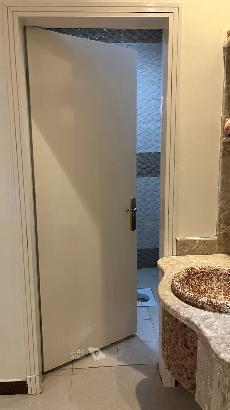 Floor for Rent in Riyadh Ar Rimal 9
