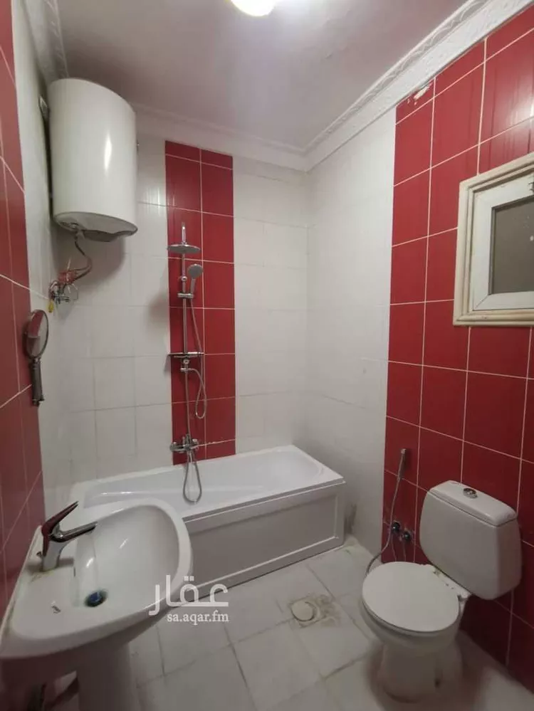 Building for Sale in Medina King Fahd صورة 3