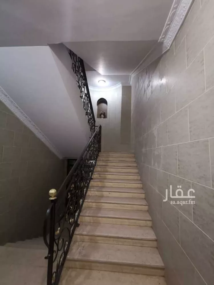 Building for Sale in Medina King Fahd صورة 5