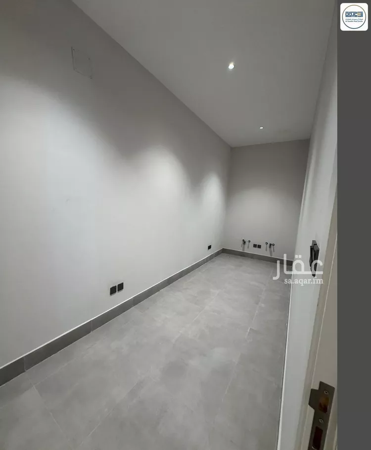 Floor for Sale in Riyadh Al Qadisiyah 12