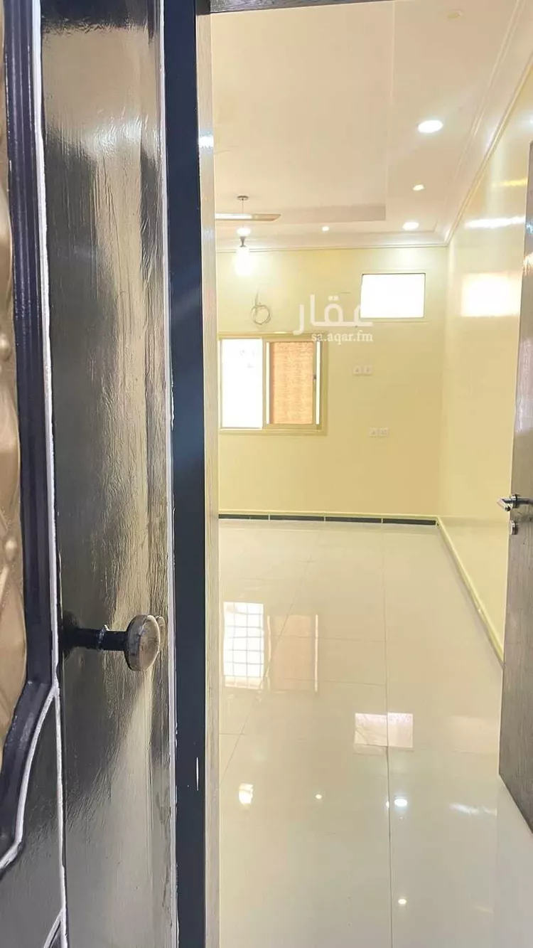 شقة للإيجار في شارع حصين ابن حدير, حي الشرف, مدينة خميس مشيط, منطقة عسير صورة 2