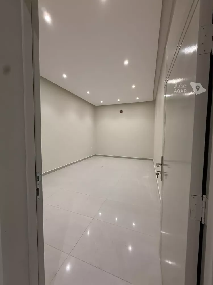 Floor for Rent in Riyadh Al Maizilah