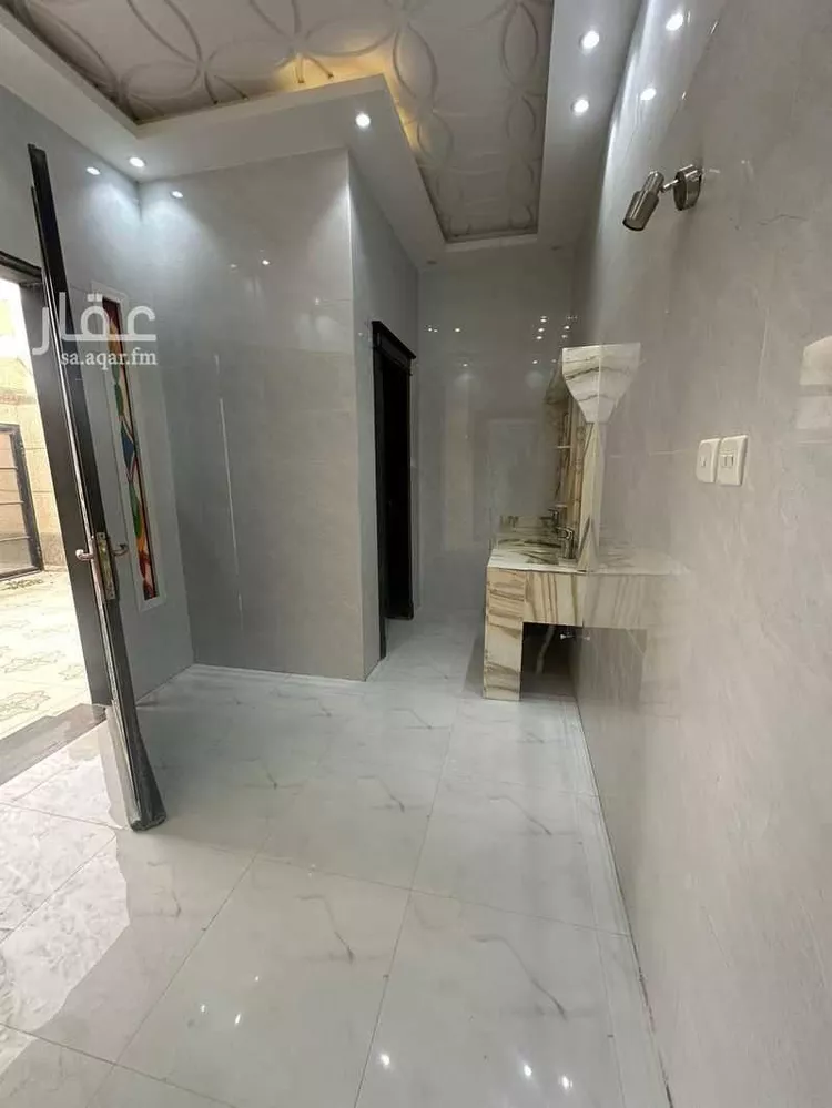 Floor for Rent in Riyadh Al Janadriyah 11