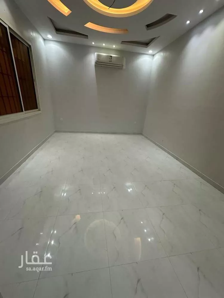 Floor for Rent in Riyadh Al Janadriyah 8