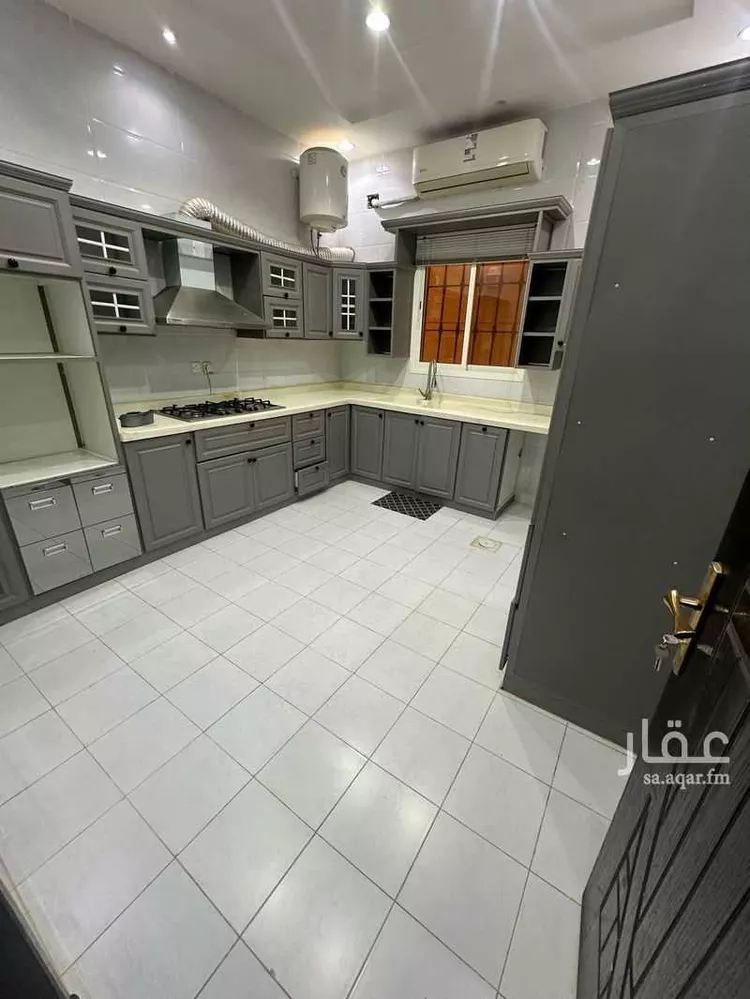 Floor for Rent in Riyadh Al Janadriyah 7