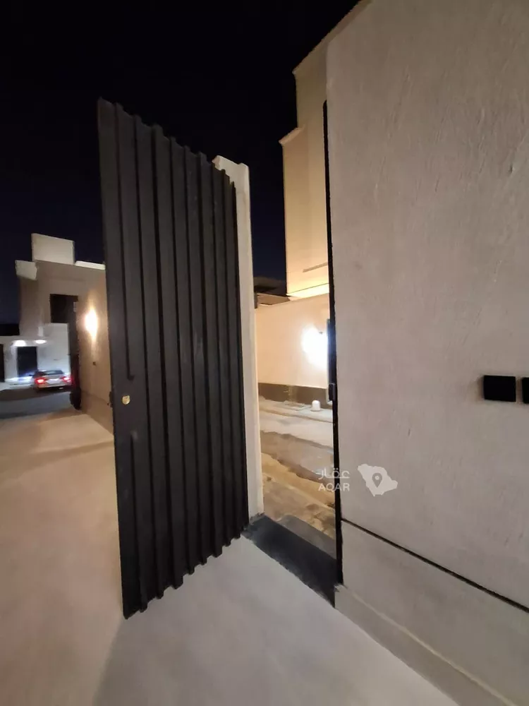 Floor for Rent in Riyadh Al Maizilah 12