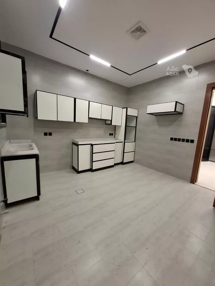 Floor for Rent in Riyadh Al Maizilah 11