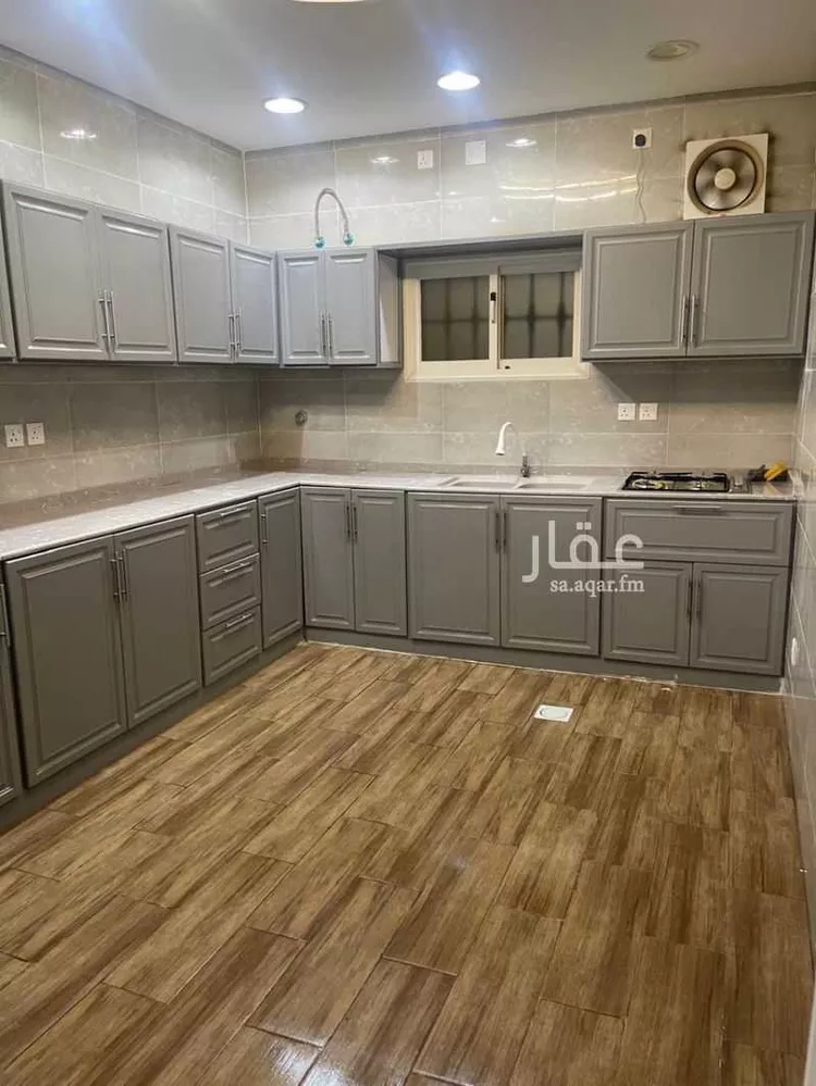 دور للإيجار في شارع حسين رشدي ، الأحسر ، المجاردة