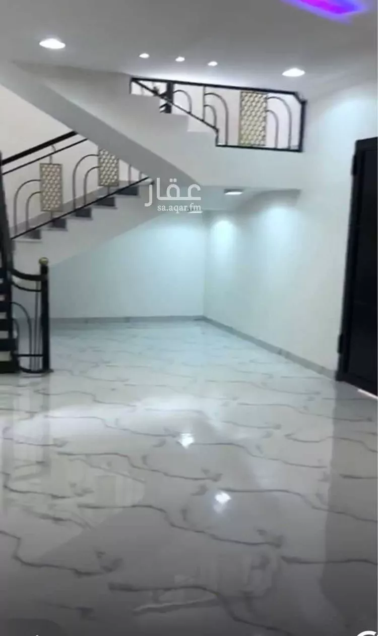 فيلا للبيع في شارع الفخر الأصبهاني, حي السعادة, مدينة الرياض, منطقة الرياض صورة 2