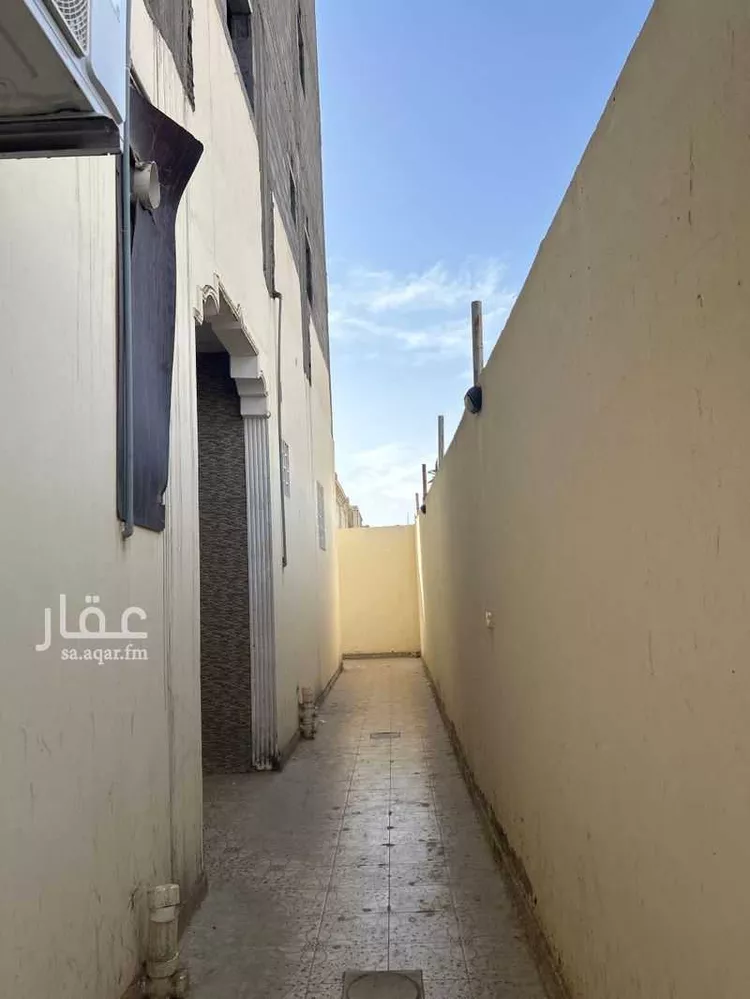 Building for Rent in Tabuk Abou Sabaah صورة 3