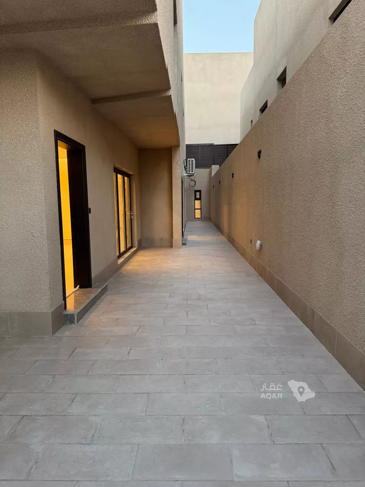 Floor for Sale in Riyadh King Fahd 3
