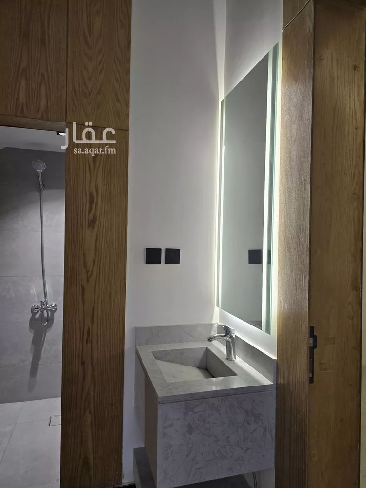 Floor for Sale in Riyadh Al Janadriyah 8