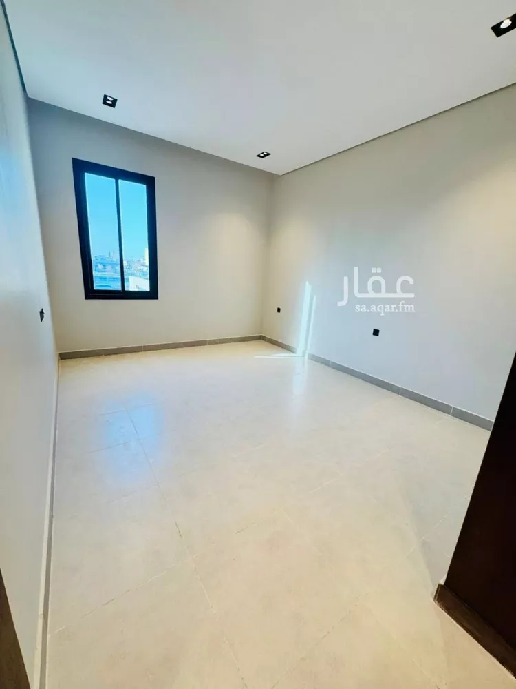 Floor for Sale in Riyadh Al Yarmouk 13