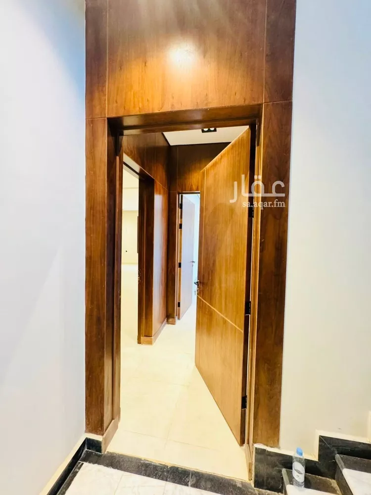 Floor for Sale in Riyadh Al Yarmouk 12