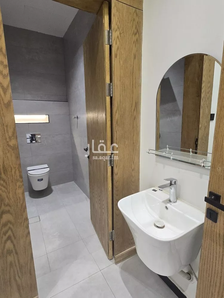 Floor for Sale in Riyadh Al Janadriyah 7