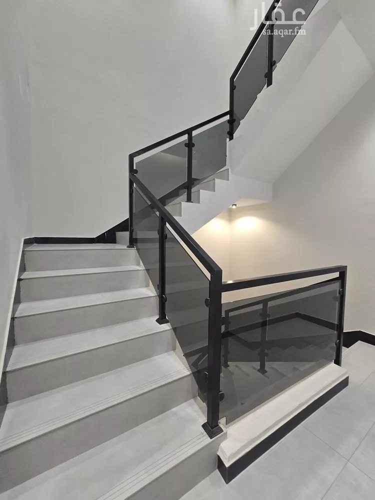 Floor for Sale in Riyadh Al Janadriyah 12
