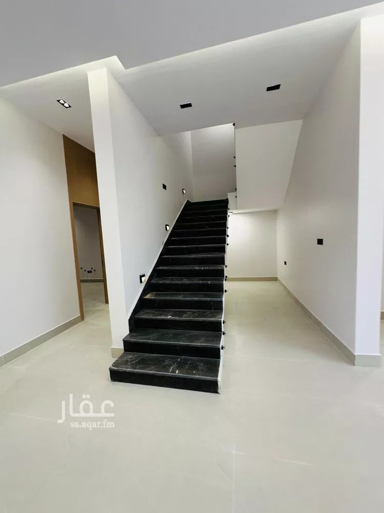 فيلا للبيع في شارع عبيدالله الشريعة, حي الأندلس, مدينة الرياض, منطقة الرياض 10
