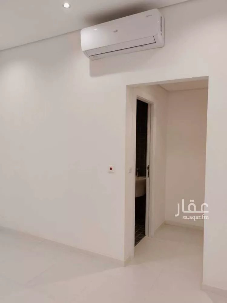 فيلا للإيجار في شارع أحمد بن قطرب ، حي الفاروق ، الرياض ، منطقة الرياض صورة 4