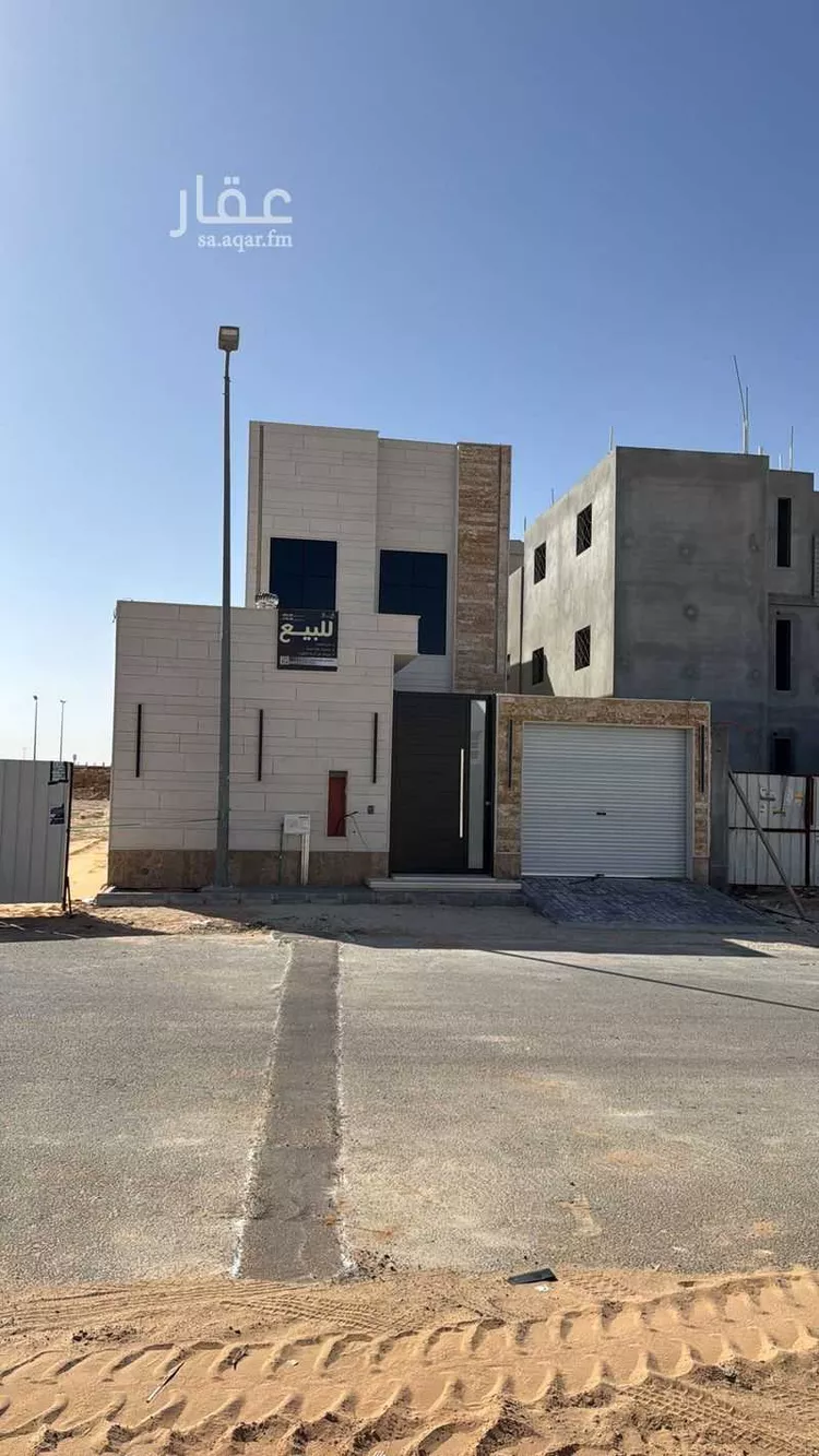 فيلا للبيع في شارع رباح بن الربيع, حي الملك فهد, مدينة عنيزة, منطقة القصيم صورة 3