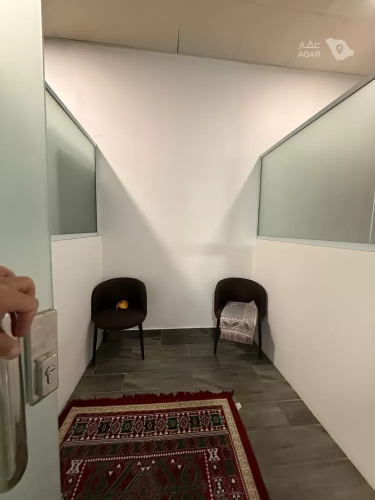 مكتب تجاري للإيجار في شارع معمر بن عبدالله, حي الياقوت, مدينة جدة, منطقة مكة المكرمة صورة 2