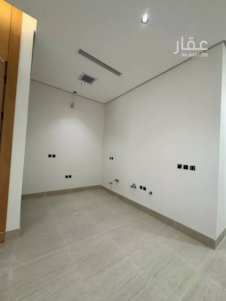 Floor for Sale in Riyadh As Safaa 10