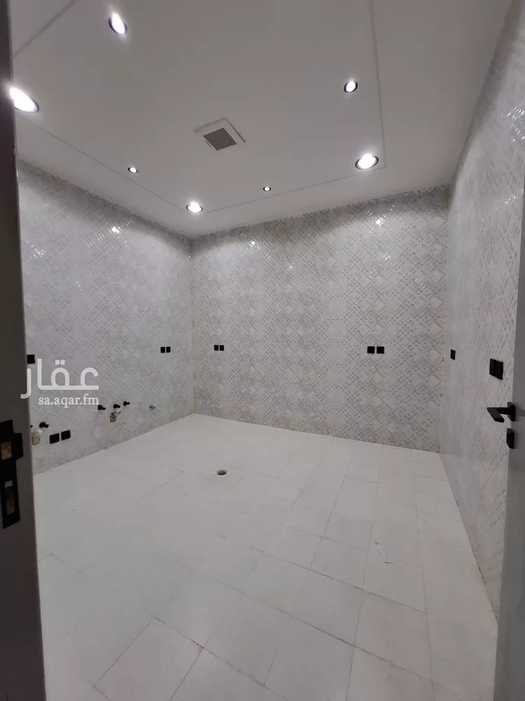Floor for Sale in Riyadh Dhahrat Namar 11