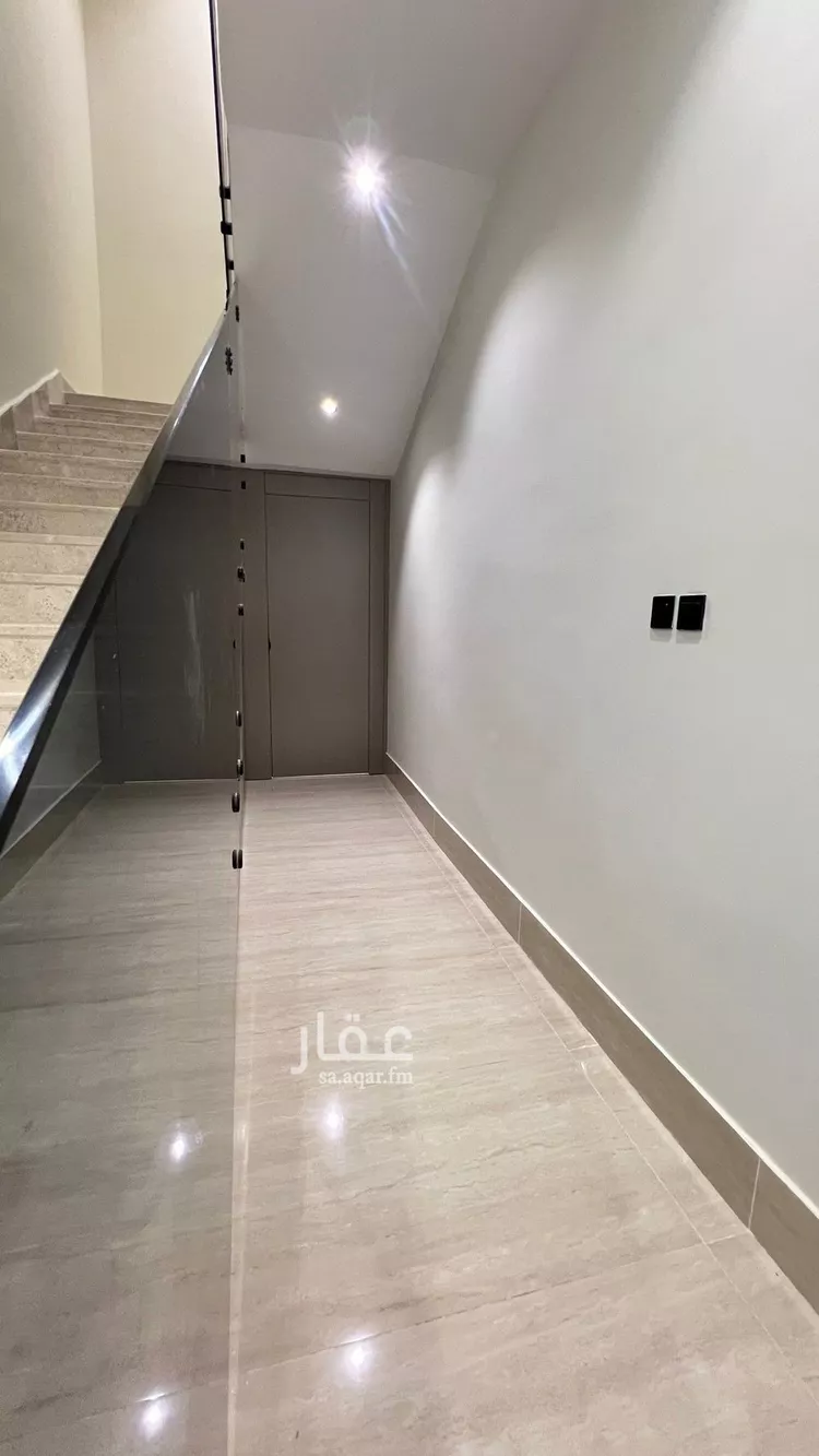 فيلا للبيع في شارع أحمد بن محمد العيالي, حي عكاظ, مدينة الرياض, منطقة الرياض 9