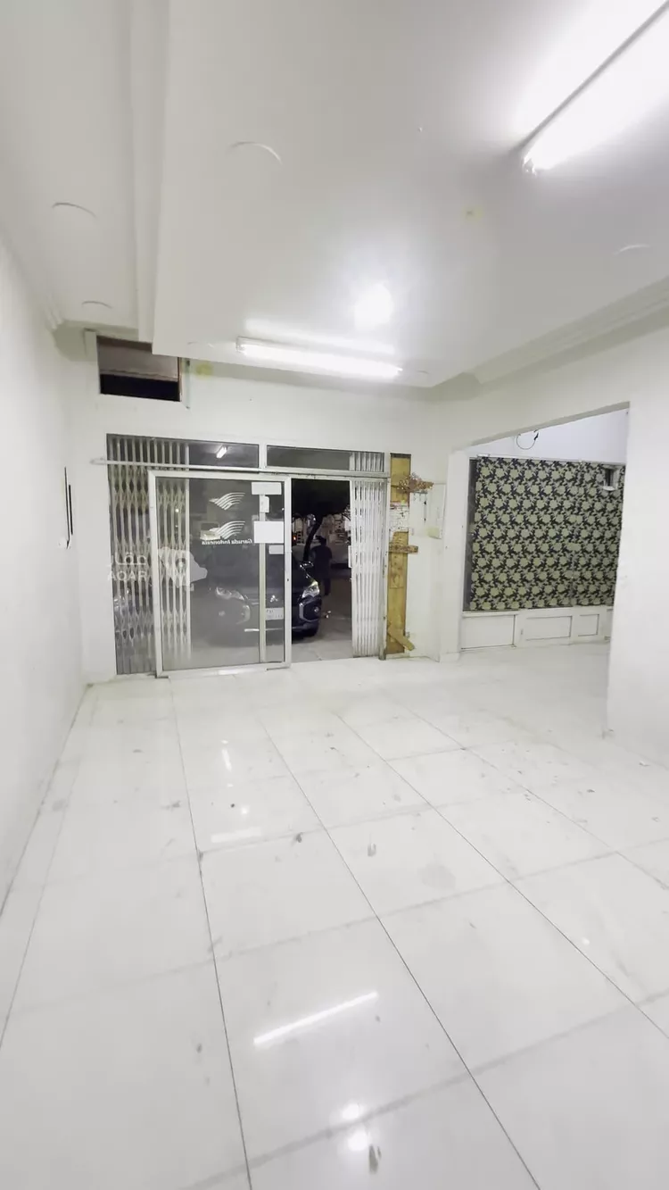 محل للإيجار في شارع حاتم الطائي, حي الروضة, مدينة الرياض, منطقة الرياض 7