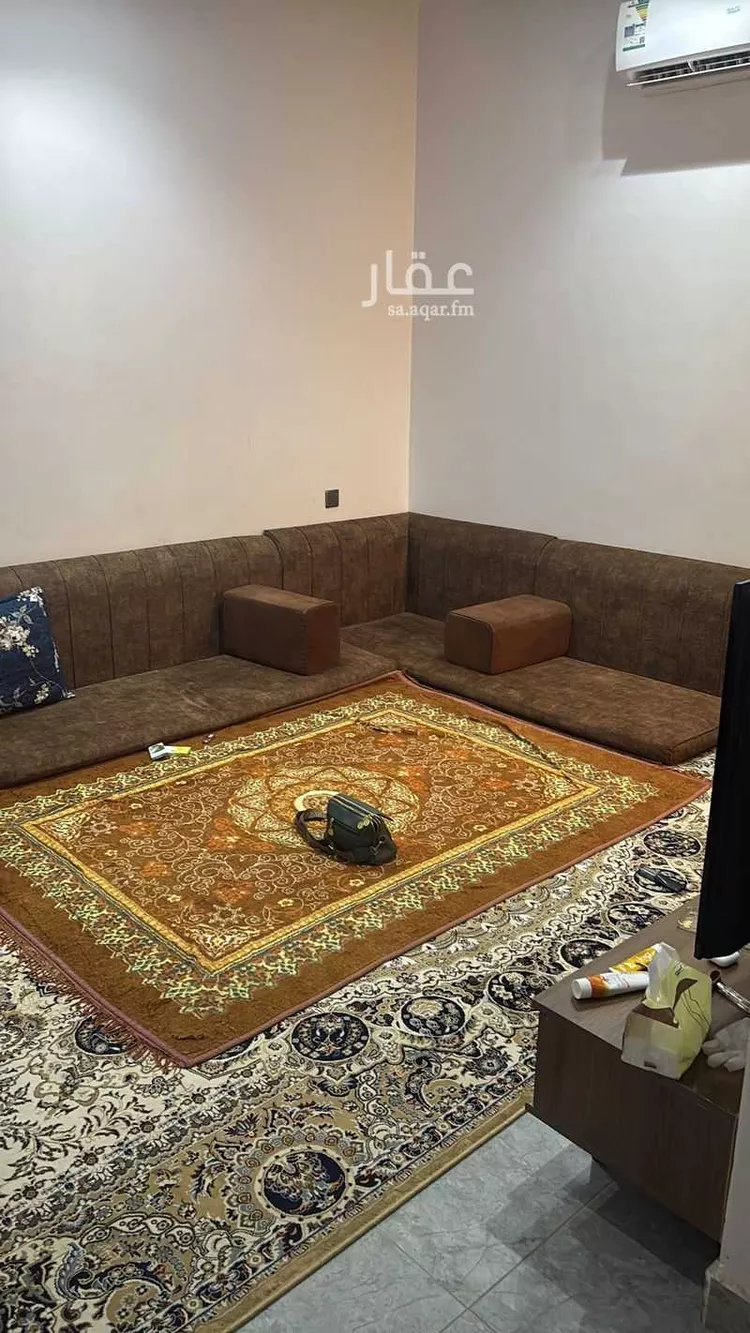شقة للبيع في شارع القاد الأعلى ، حي العزيزية ، الرياض ، منطقة الرياض 6